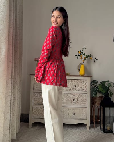 Red Full Sleeve V Neck Pure Cotton Top_img_3