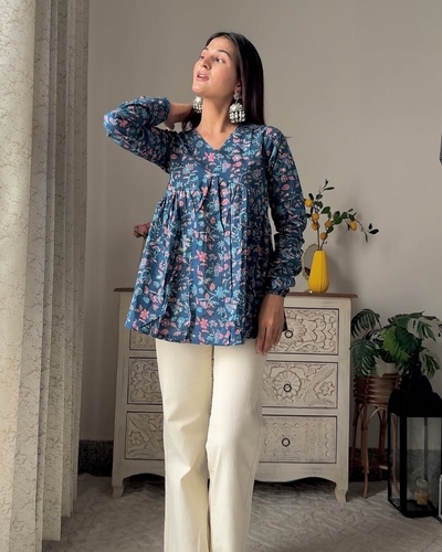 Blue Small Booti V Neck Peplum Top_img_2